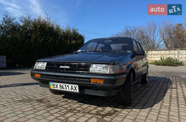 Седан Toyota Corolla 1987 в Изяславе