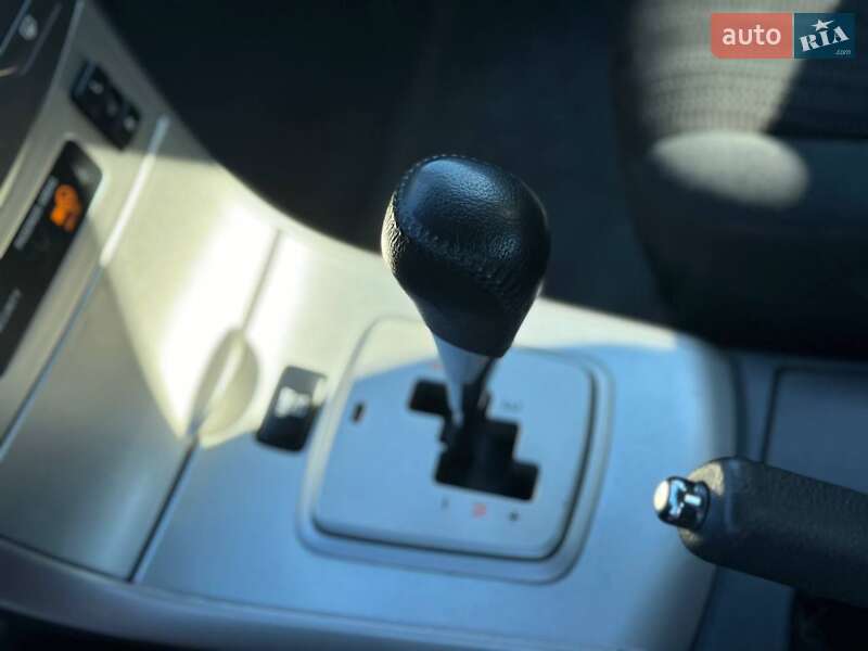 Седан Toyota Corolla 2007 в Днепре