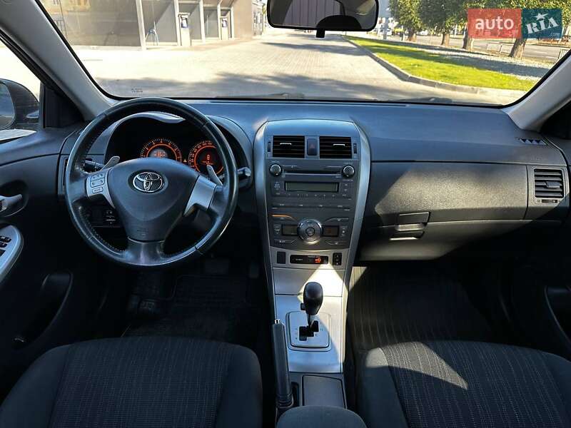 Седан Toyota Corolla 2007 в Днепре