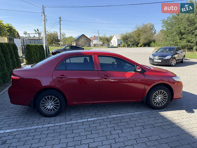 Седан Toyota Corolla 2012 в Львове