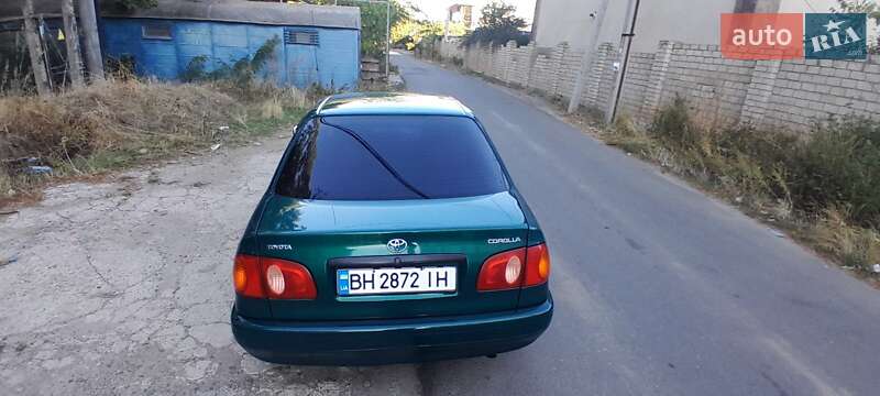 Седан Toyota Corolla 2000 в Одессе