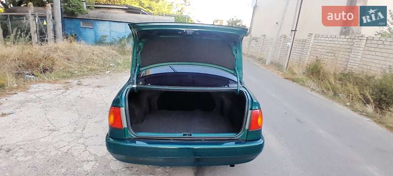 Седан Toyota Corolla 2000 в Одессе
