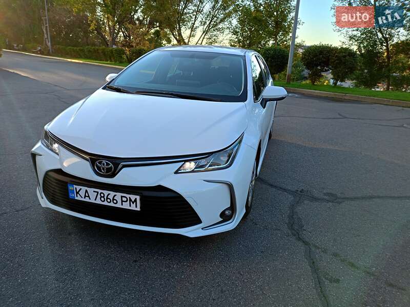 Седан Toyota Corolla 2021 в Киеве