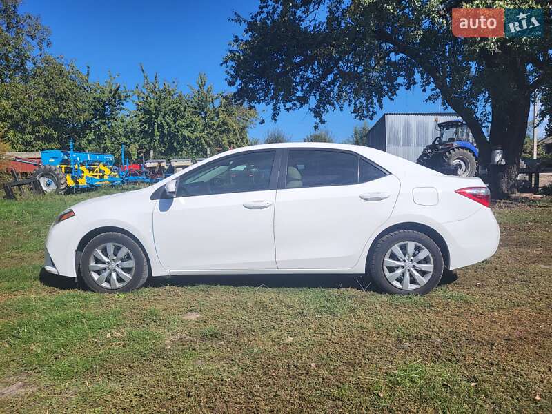 Седан Toyota Corolla 2016 в Могилев-Подольске