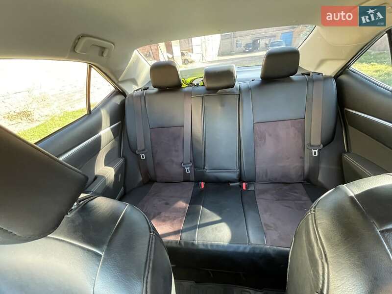 Седан Toyota Corolla 2017 в Сумах