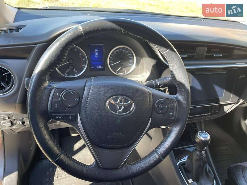 Седан Toyota Corolla 2017 в Сумах