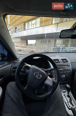 Седан Toyota Corolla 2010 в 