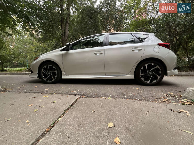 Хетчбек Toyota Corolla 2017 в Кропивницькому