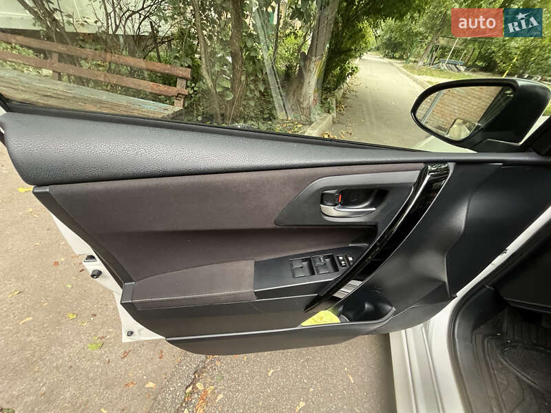 Хетчбек Toyota Corolla 2017 в Кропивницькому