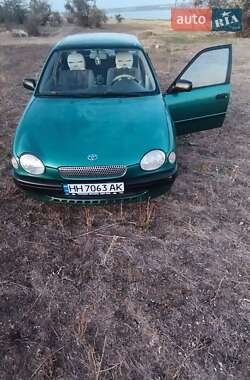 Седан Toyota Corolla 1999 в Раздельной