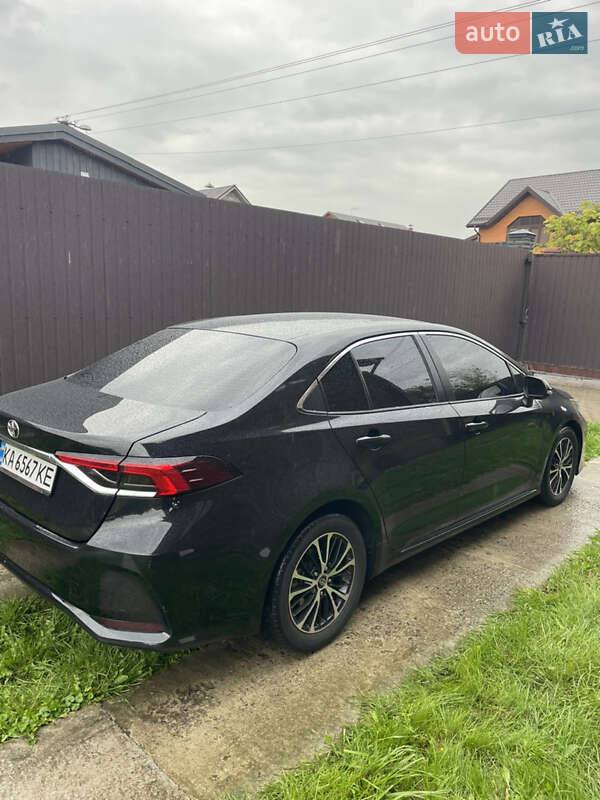 Седан Toyota Corolla 2019 в Киеве