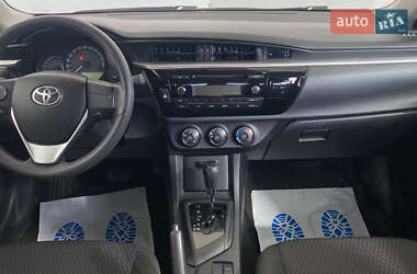 Седан Toyota Corolla 2015 в 