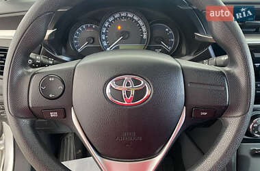 Седан Toyota Corolla 2015 в 