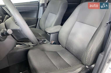 Седан Toyota Corolla 2015 в 