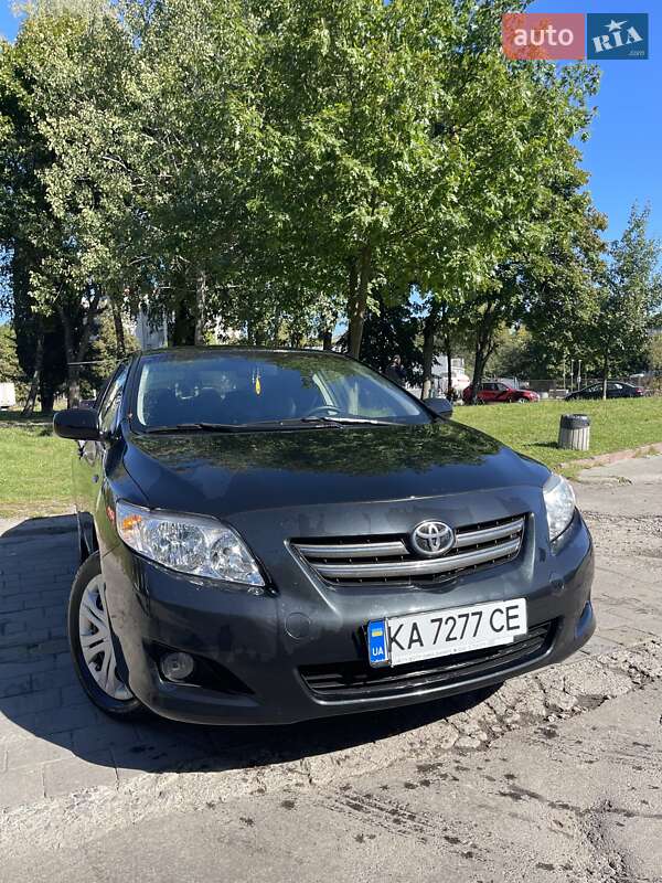Седан Toyota Corolla 2008 в Львове