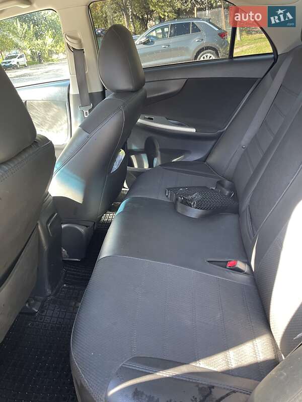 Седан Toyota Corolla 2008 в Львове