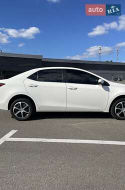 Седан Toyota Corolla 2017 в 