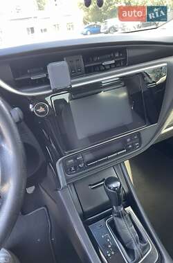 Седан Toyota Corolla 2017 в 