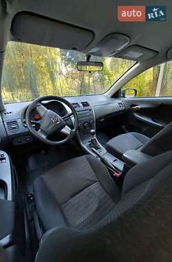 Седан Toyota Corolla 2010 в 