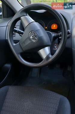 Седан Toyota Corolla 2010 в 