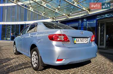 Седан Toyota Corolla 2011 в 