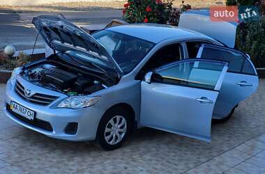 Седан Toyota Corolla 2011 в 