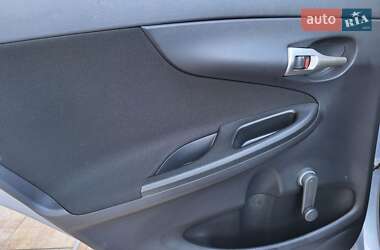 Седан Toyota Corolla 2011 в 