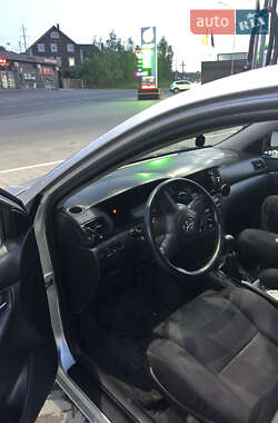 Седан Toyota Corolla 2005 в 