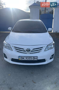 Седан Toyota Corolla 2013 в Славуте