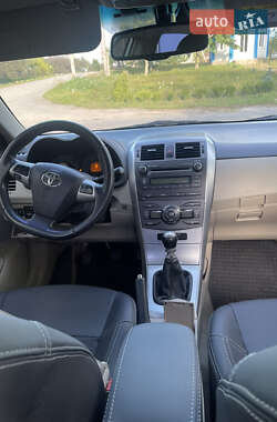Седан Toyota Corolla 2013 в 