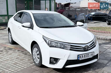 Седан Toyota Corolla 2015 в Киеве