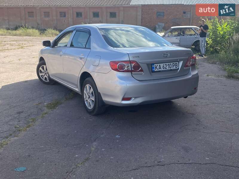 Седан Toyota Corolla 2011 в Києві