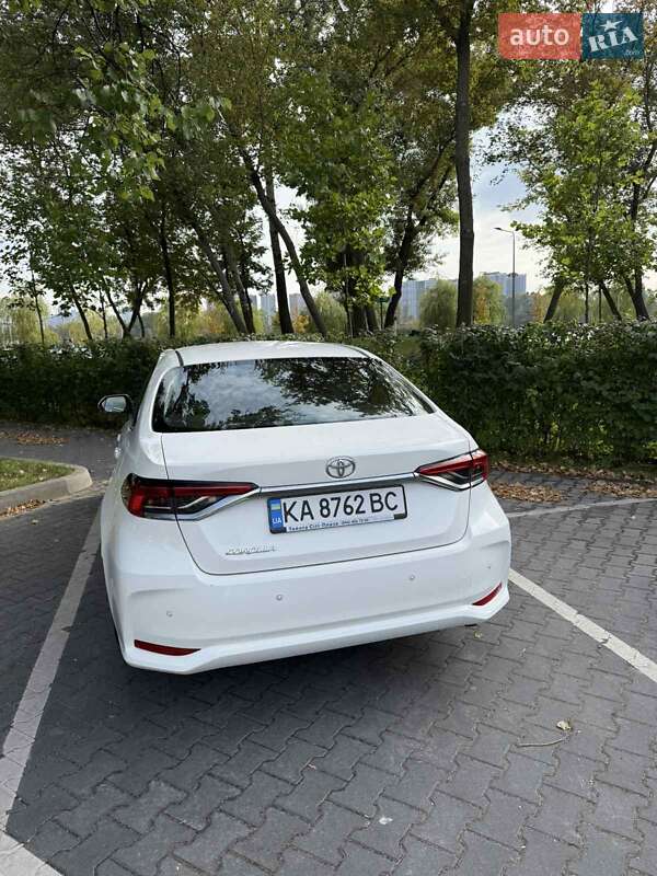 Седан Toyota Corolla 2020 в Киеве