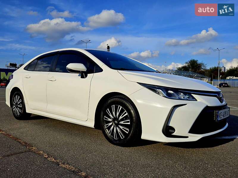 Седан Toyota Corolla 2019 в Днепре