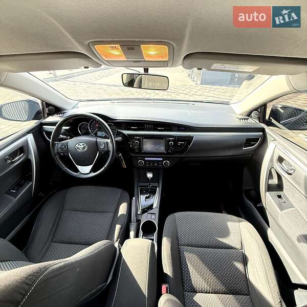 Седан Toyota Corolla 2016 в Полтаве
