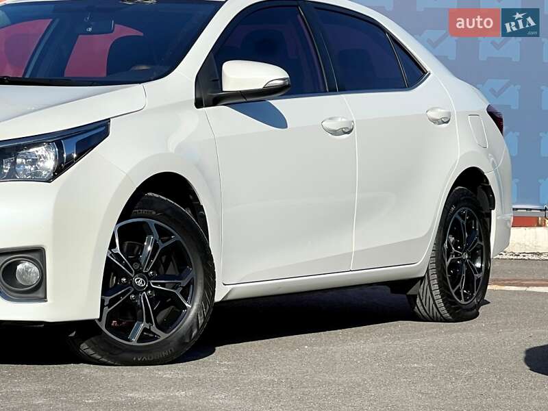 Седан Toyota Corolla 2013 в Києві