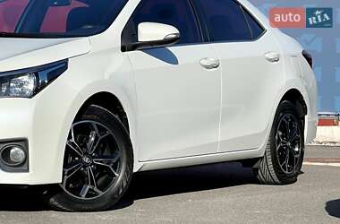 Седан Toyota Corolla 2013 в 