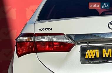 Седан Toyota Corolla 2013 в 