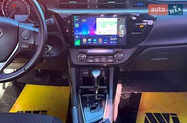 Седан Toyota Corolla 2013 в 