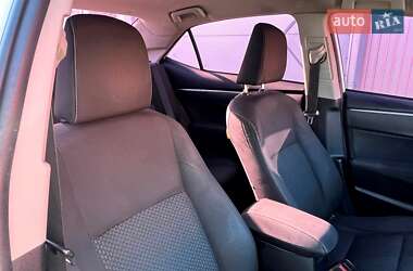 Седан Toyota Corolla 2013 в 