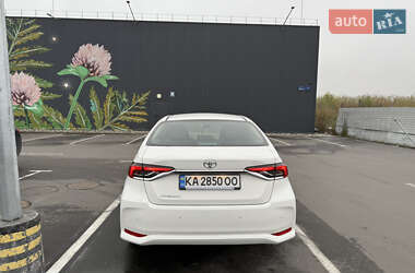 Седан Toyota Corolla 2019 в 
