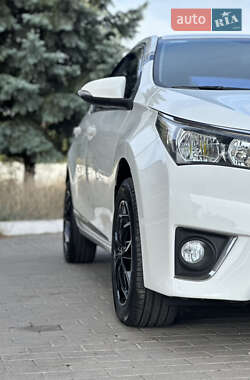 Седан Toyota Corolla 2013 в 