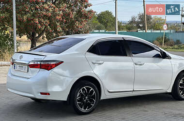 Седан Toyota Corolla 2013 в 