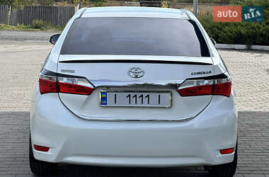 Седан Toyota Corolla 2013 в 