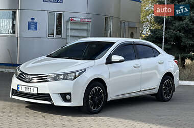 Седан Toyota Corolla 2013 в 