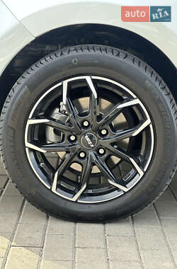 Седан Toyota Corolla 2013 в 