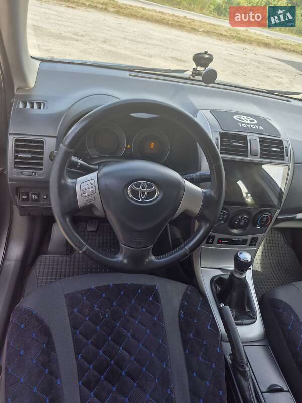 Седан Toyota Corolla 2009 в Скале-Подольской