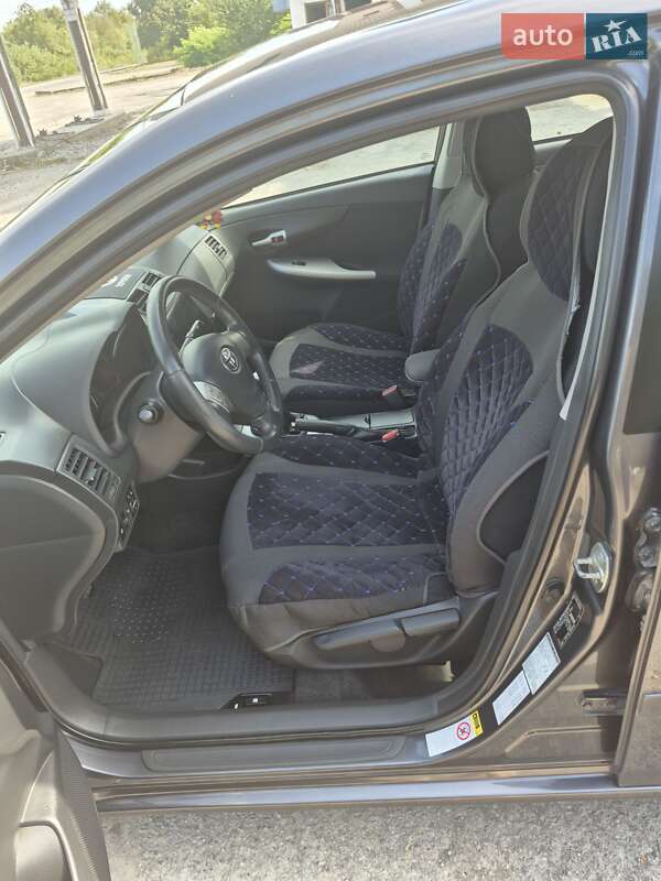 Седан Toyota Corolla 2009 в Скале-Подольской