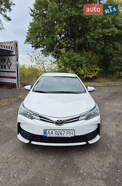 Седан Toyota Corolla 2016 в Корсуне-Шевченковском
