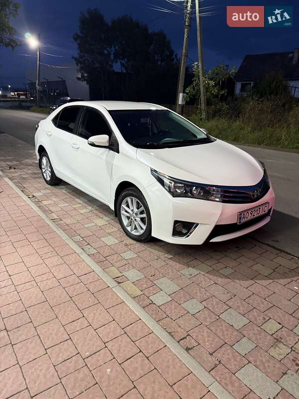 Седан Toyota Corolla 2015 в Ужгороді фото 2 Седан Toyota Corolla 2015 в Ужгороді